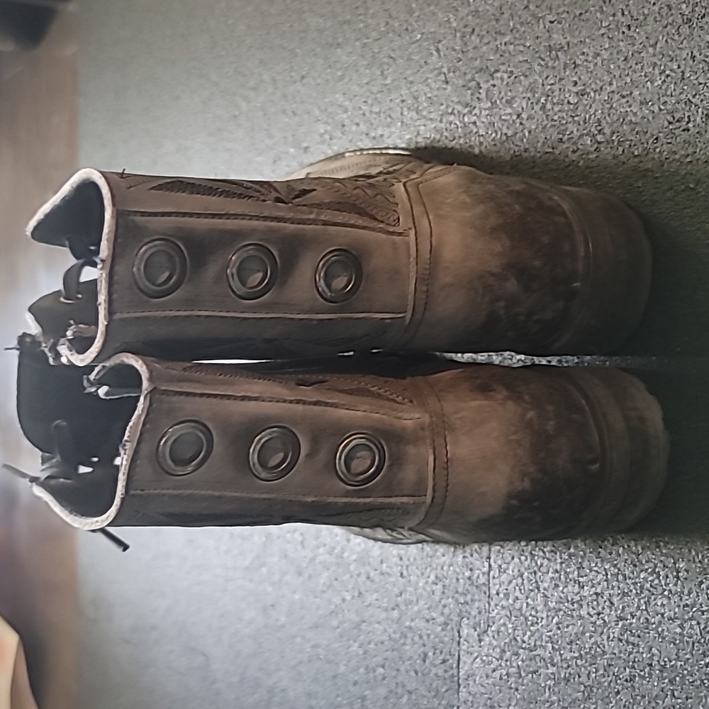 Boots - Picture 3 of 3
